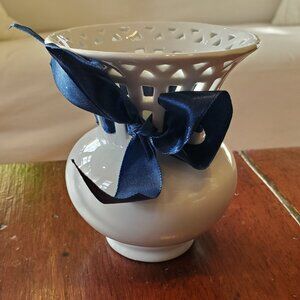 Mikasa Bridal Lace 4" china vase